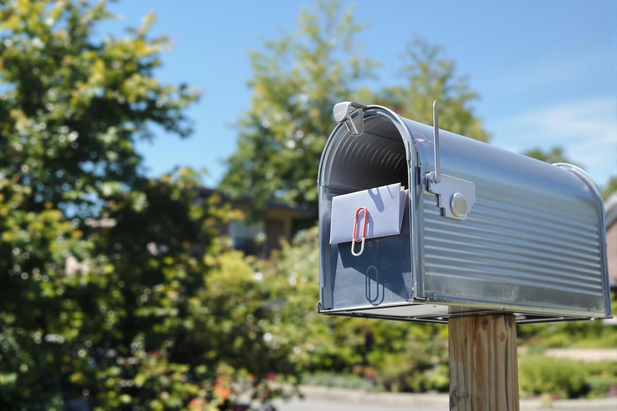 Comment ouvrir une boîte au lettre avec un trombone - Sol en dur